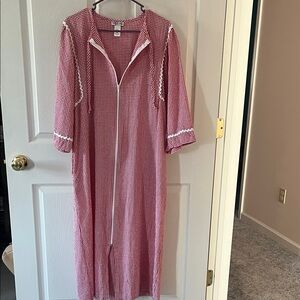Vintage the O G shop Red Gingham Zip-Up housecoat/robe Sz lg
